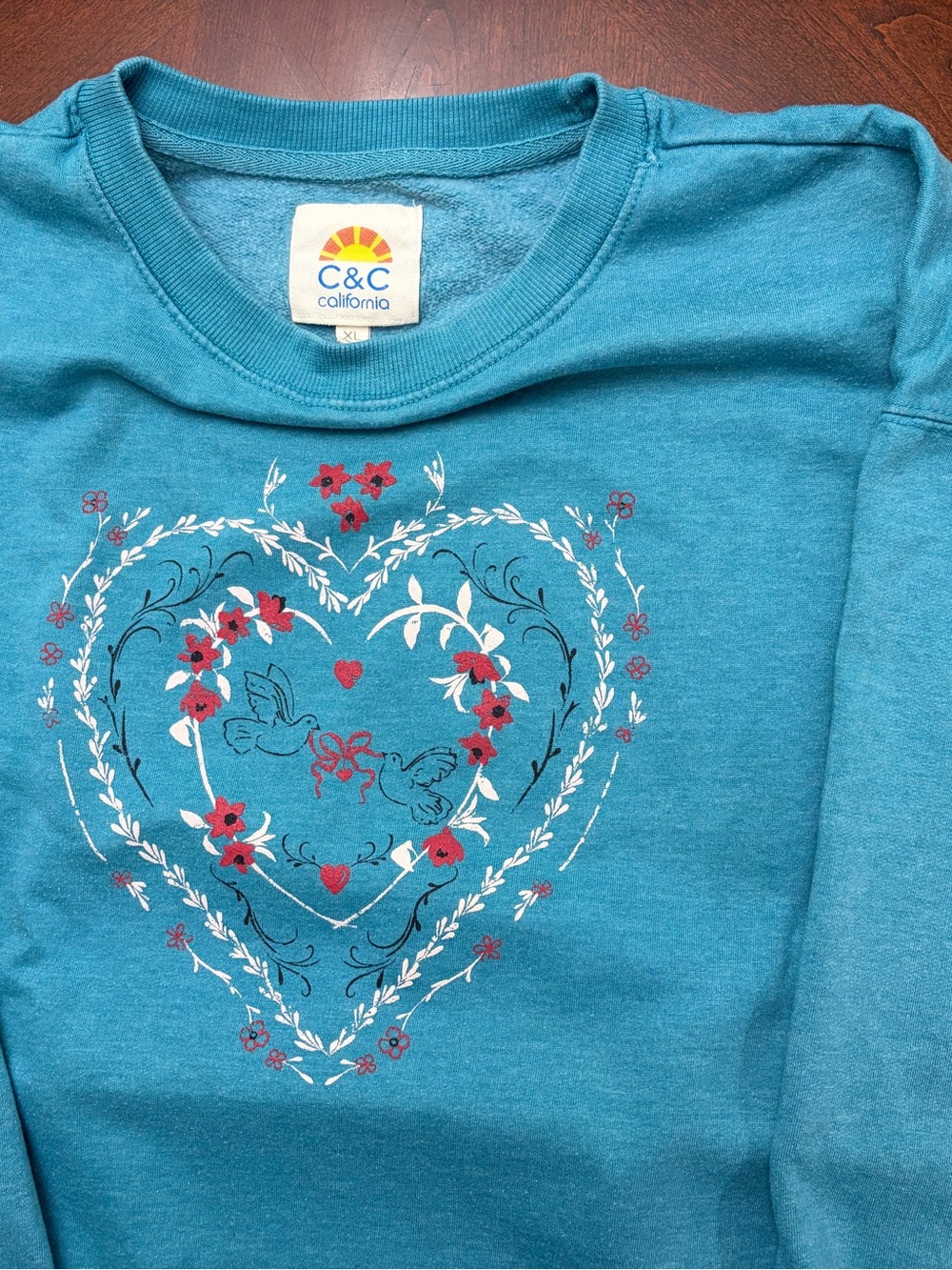 SS1 C&C California Womenâs XL Blue Pullover Crewneck Heart Flower Graphic Fleece
